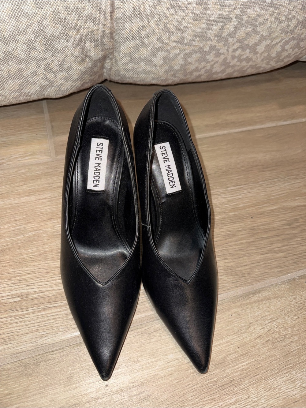 Steve Madden Black Pointed Leather Pumps